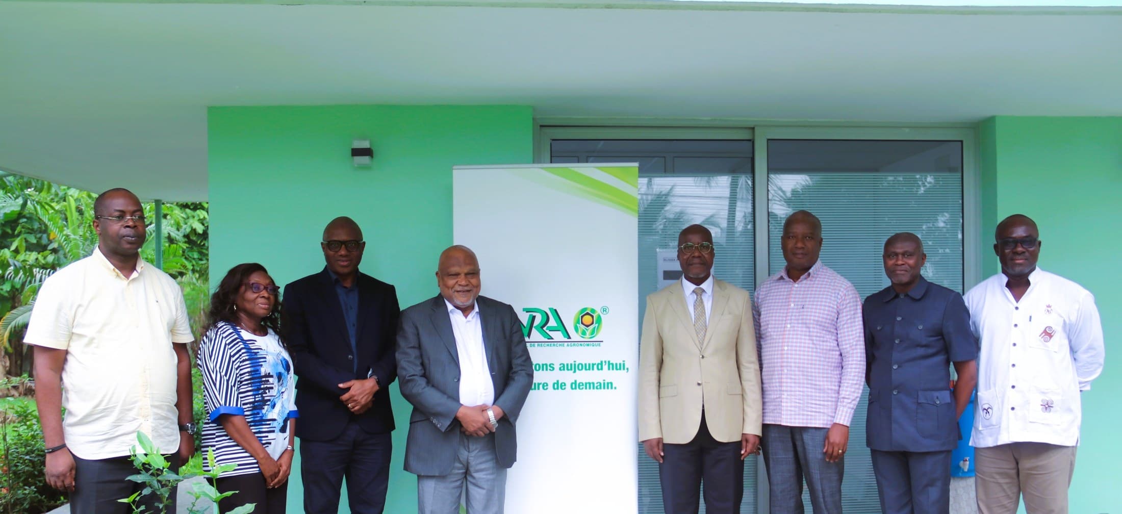 Délégations du CSRS et du CNRA réunies lors de la visite institutionnelle.