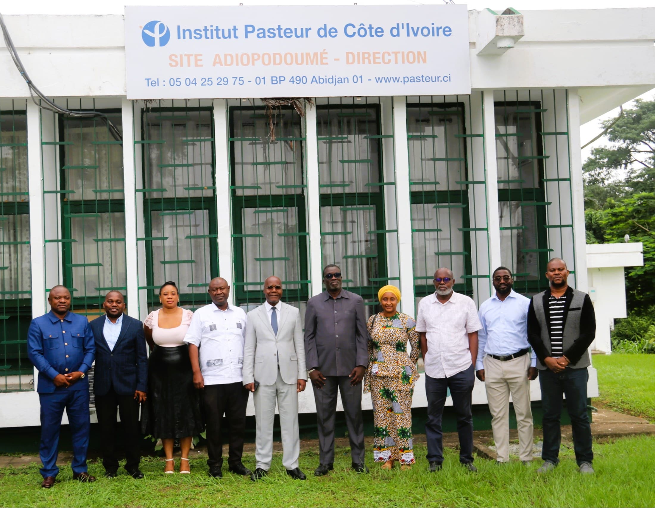 Délégations du CSRS et de l’Institut Pasteur de Côte d’Ivoire à Adiopodoumé.