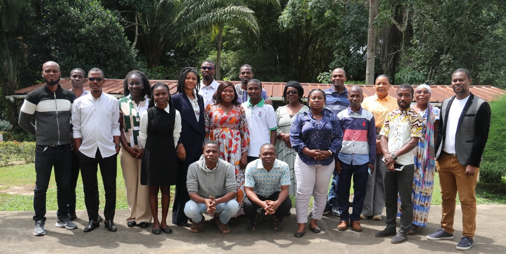 Photo de famille de fin de formation.jpeg